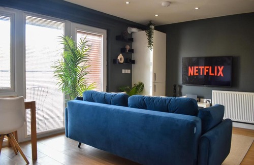 Peckham Apartment | Convenient Peckham Apartment Steps from the Station
