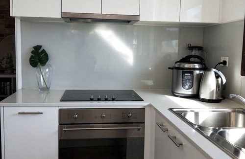 Glenfield House | Pet-Friendly Master Suite with Kitchen & Free Coffee