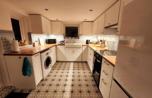 Poole House | Stylish Poole Stay: 2BD Victorian Home