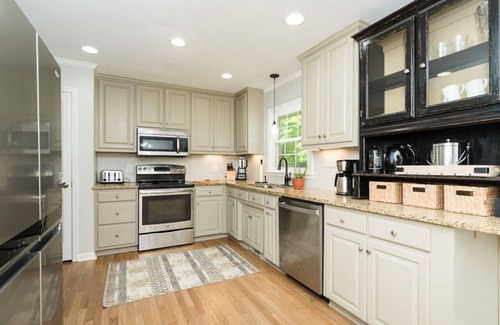 Cary House | Chic Ranch Retreat Near Downtown Cary with Pet-Friendly Perks