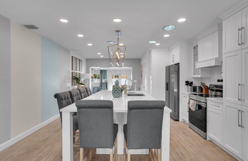 Melaleuca Gardens House | Beautifully Remodeled 4 BR with Heated Pool Near FLL