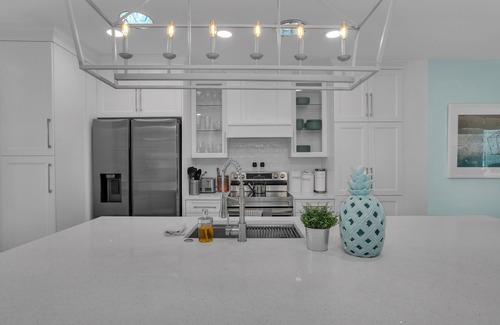 Melaleuca Gardens House | Beautifully Remodeled 4 BR with Heated Pool Near FLL