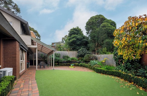 Wheelers Hill House | Inviting 4-Star Retreat at Wheelers Hill with Family Amenities