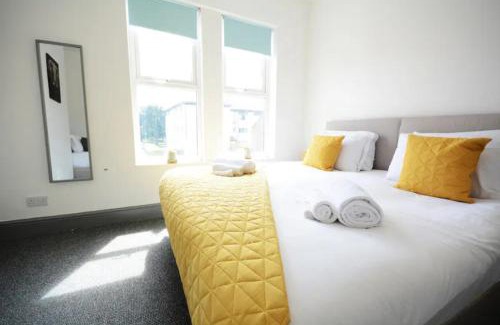 Wallasey House | Stylish Retreat near Birkenhead & Liverpool Your Cozy Home Away From Home