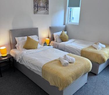 Wallasey House | Stylish Retreat near Birkenhead & Liverpool Your Cozy Home Away From Home