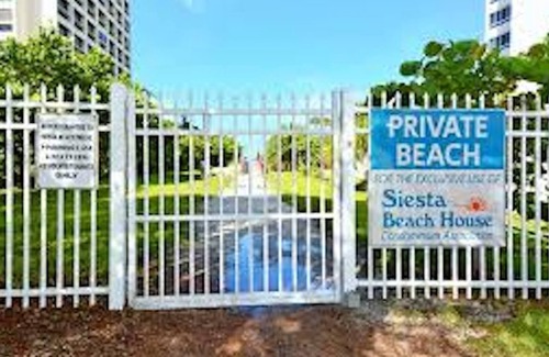 Siesta Key Condo | Guest Rated 10/10: Stylish Retreat on Private Crescent Beach