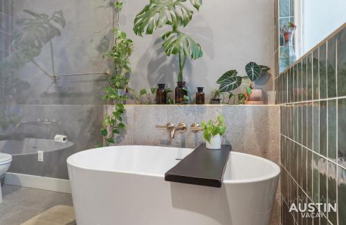 Holly House | Stylish Retreat with Outdoor Oasis in Downtown Austin