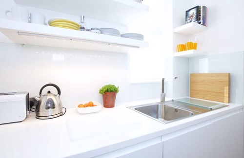 St. Mary's Park Apartment | Retro-Style JOIVY 1 Bedroom Minutes from Chelsea