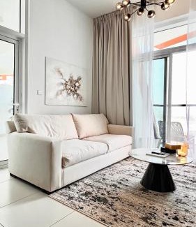 Jadaf Apartment | Ideal Central Apartment with Parking and Skyline Views