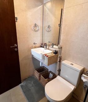 Jadaf Apartment | Ideal Central Apartment with Parking and Skyline Views