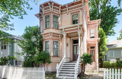 Alkali Flat House | Inviting Sacramento Retreat Just Minutes from Downtown