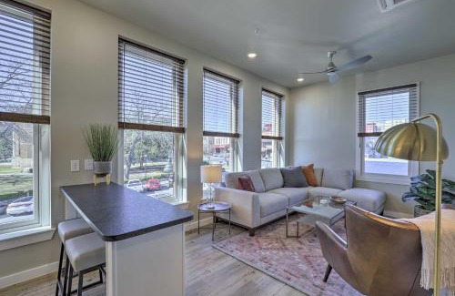 Downtown Apartment | Stylish San Marcos Apartment in Downtown with Spa Access