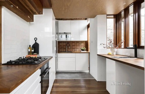 Abbotsford House | Pet-Friendly Retreat in Melbourne's Trendiest Neighborhood