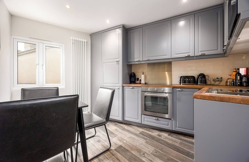 Woodstock Apartment | Stylish self catering holiday home located in heart of Woodstock, Oxfordshire.