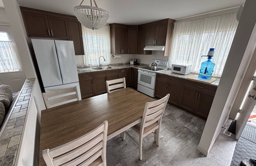 Gimli Cottage | Stylish South Beach Cottage –Netflix, Barbeque, WiFi & Outdoor Fire Pit