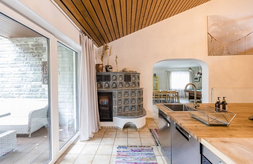Niederlandenbeck House | Stylish House with Open Kitchen and Relaxing Hot Tub