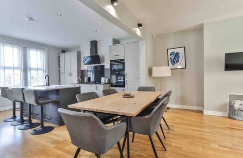 Sheffield Apartment | Guest Rated 10/10: Stylish 3 Bed Apartment with Parking