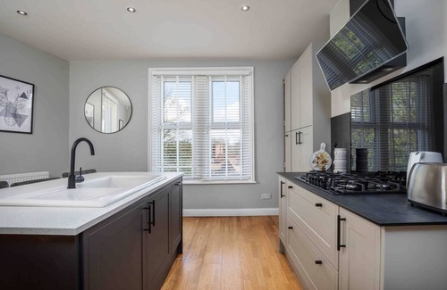 Sheffield Apartment | Guest Rated 10/10: Stylish 3 Bed Apartment with Parking