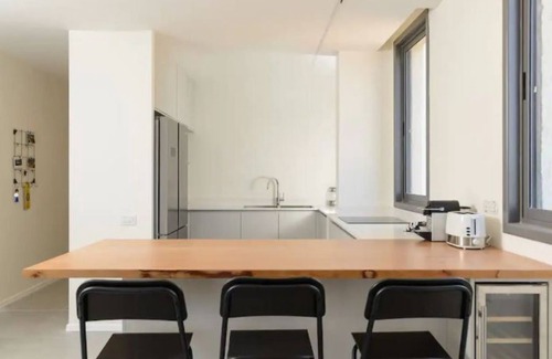 Netanya Apartment | Elegant 3 Bedroom Apartment with Ocean View by the Sea