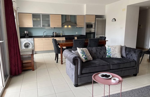 Santa Maria Apartment | Stylish Apartment with Pool & Spa, Steps to the Beach