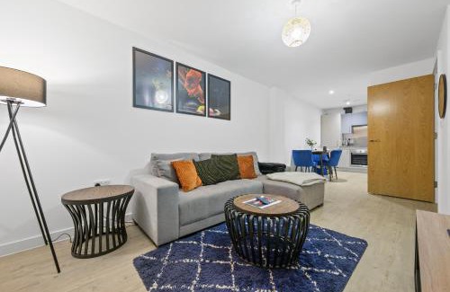 Salford Apartment | Modern One-Bedroom Apartment at Salford Quays with Balcony