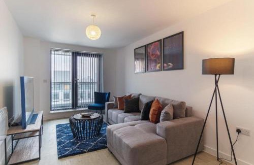Salford Apartment | Modern One-Bedroom Apartment at Salford Quays with Balcony