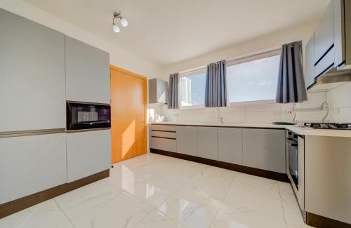 Ta' Giorni Apartment | Modern Penthouse with Parking in St. Julian's by SF HOMES