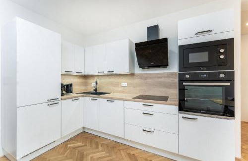 Nusle Apartment | Stylish Stay by Vyšehrad Apartment