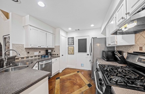 Milwood House | Stylish Stay in North Austin Oasis