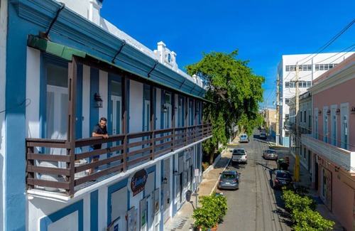 Puerta de Tierra Apartment | Stylish Stay with Patio Near Beach and Forts
