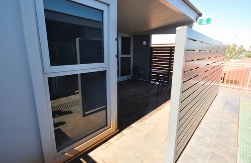 Port Hedland Ski Chalet | Stylish Studio 1x1 Walk to CBD