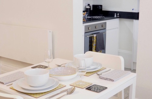 Hove Apartment | Elegant Studio Apartment with Ocean View in Central Hove