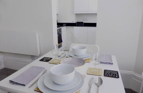 Hove Apartment | Elegant Studio Apartment with Ocean View in Central Hove