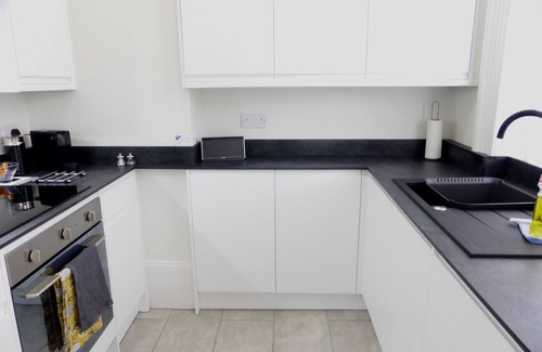 Hove Apartment | Elegant Studio Apartment with Ocean View in Central Hove