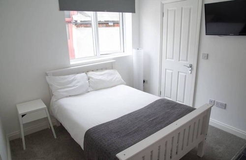 Copers Cope Hotel | Modern Studio Apartment in Beckenham with Kitchen & Breakfast