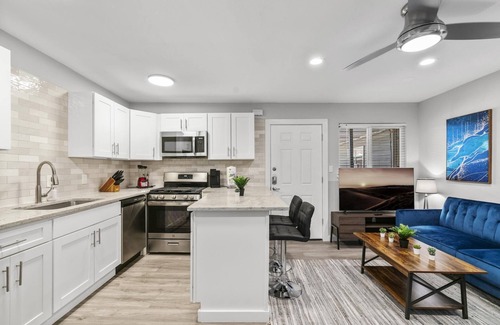 Clarksville Apartment | Modern Studio in Downtown with Breakfast & Family-Friendly Perks