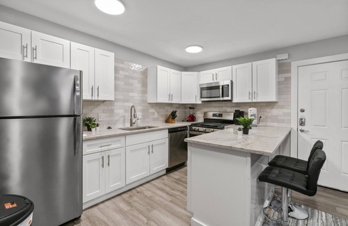 Clarksville Apartment | Modern Studio in Downtown with Breakfast & Family-Friendly Perks