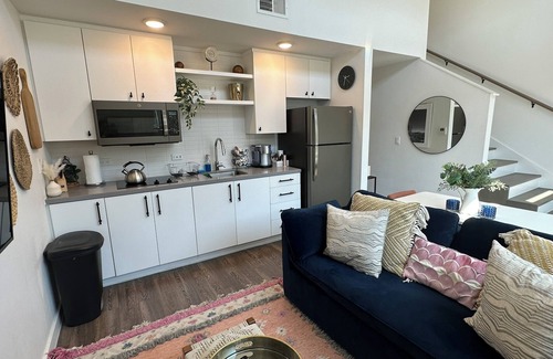 East Cesar Chavez Apartment | Stylish Studio in downtown Austin