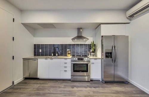 Downtown Oakland Apartment | Modern Studio Steps from Downtown with Family-Friendly Perks