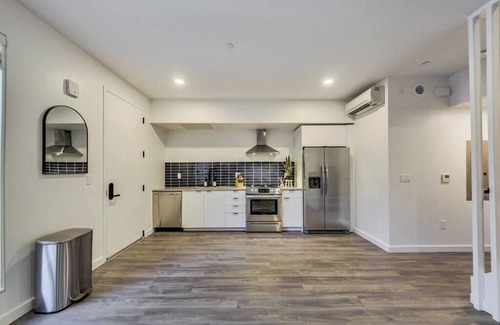 Downtown Oakland Apartment | Modern Studio Steps from Downtown with Family-Friendly Perks