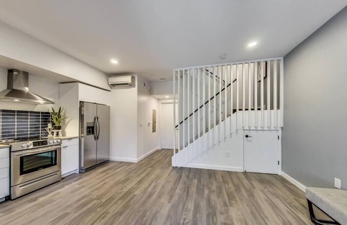 Downtown Oakland Apartment | Cozy Studio Retreat in Laney-Peralta with Kitchen