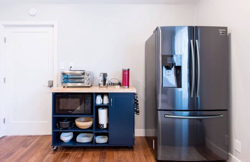Outer Mission House | Modern Studio Retreat in SF with Breakfast & Kitchen Access