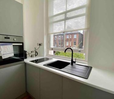 Belsize Apartment | Elegant Studio Retreat Near Regents Park - 4-Star Comfort