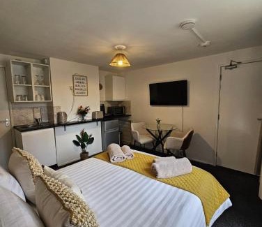 Stevenage Apartment | Stylish Studio in Stevenage - Rated 8.6 by Guests