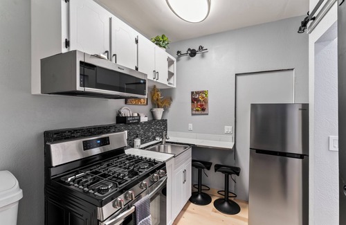 Airport Heights Community Council Apartment | Stylish Studio Suite Near Downtown Anchorage - Explore Alaska's Beauty with Ease