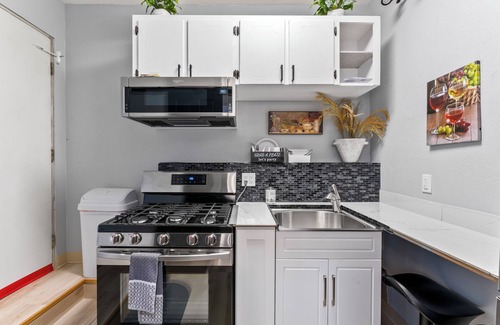 Airport Heights Community Council Apartment | Stylish Studio Suite Near Downtown Anchorage - Explore Alaska's Beauty with Ease