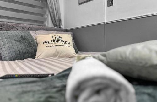 Maerdy Apartment | Inviting Studio Suite with VIP Lounge Access - Maerdy