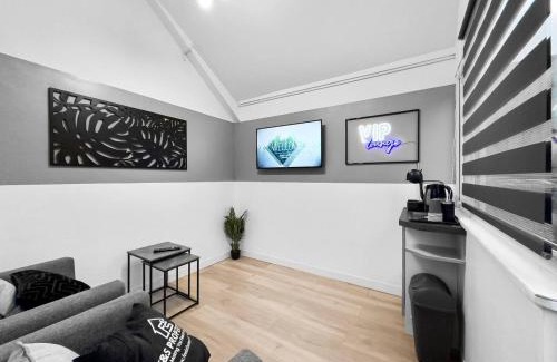 Maerdy Apartment | Inviting Studio Suite with VIP Lounge Access - Maerdy