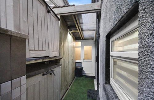 Maerdy Apartment | Inviting Studio Suite with VIP Lounge Access - Maerdy