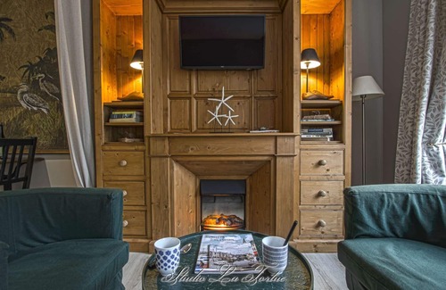 Honfleur Apartment | Chic Studio in Old Honfleur with Breakfast & Kitchen Access